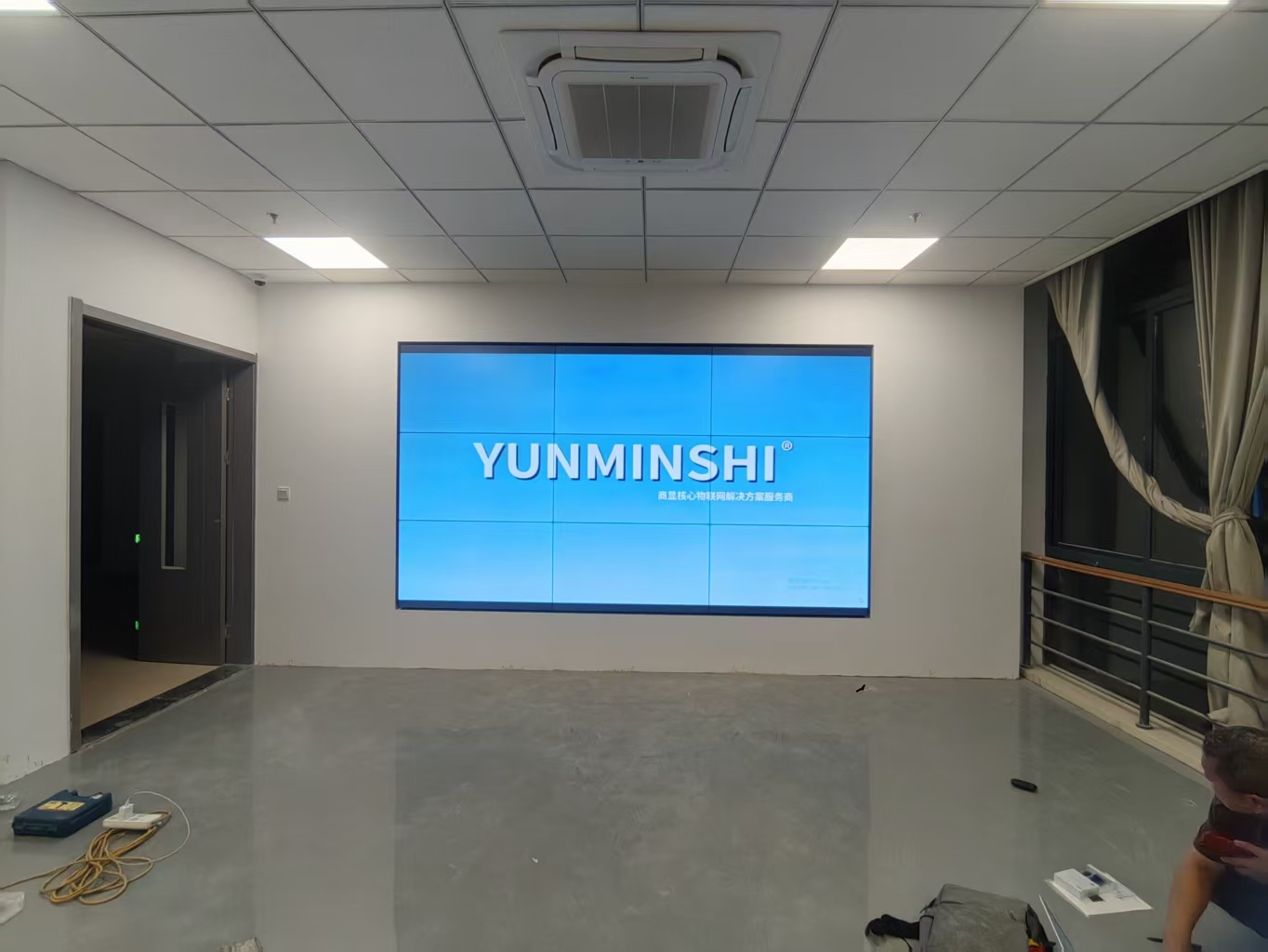 上海某职业技术学院55寸1.7mm拼接屏9台完工