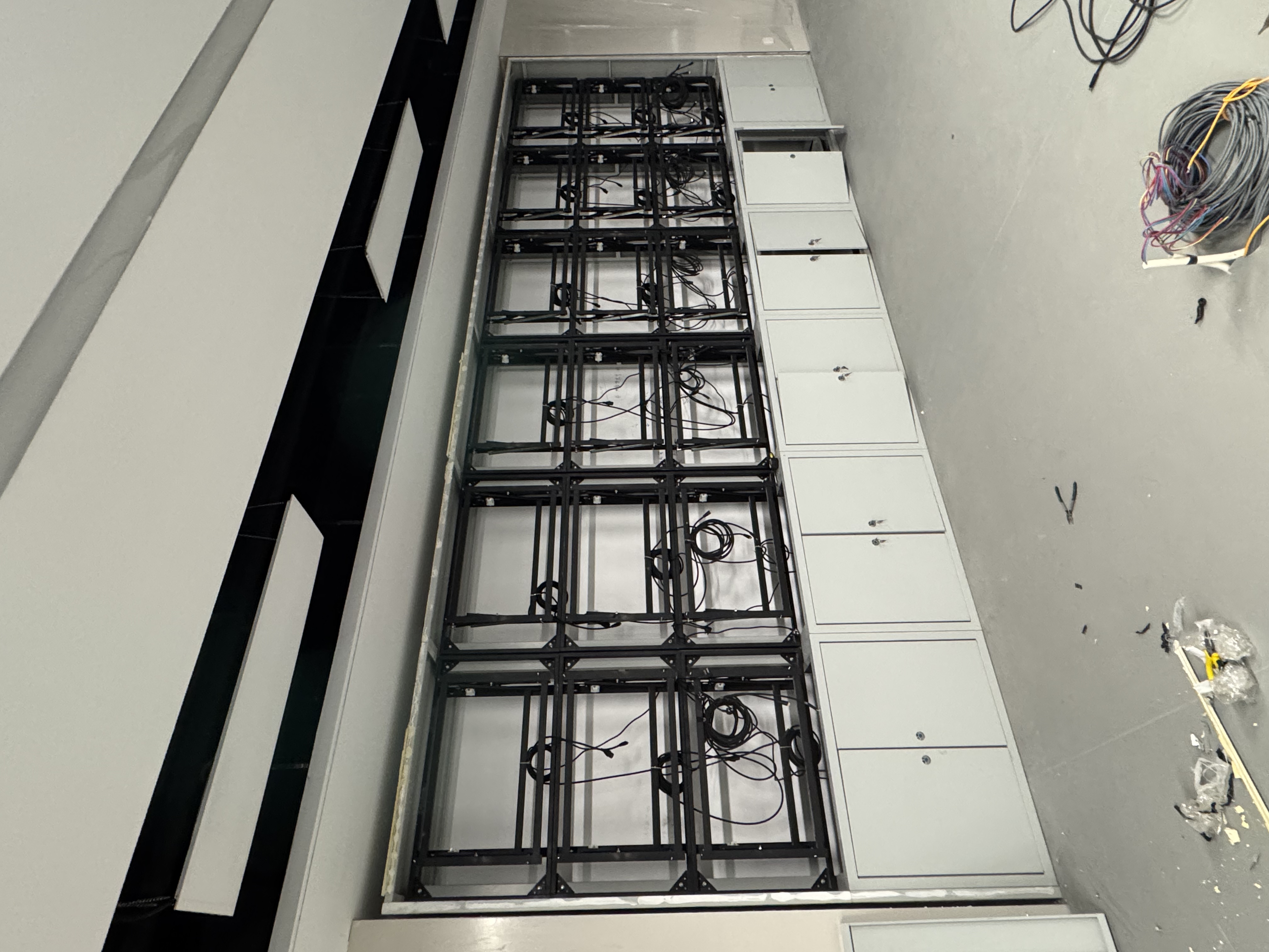 液晶拼接屏在企业数据可视化中的典型应用
