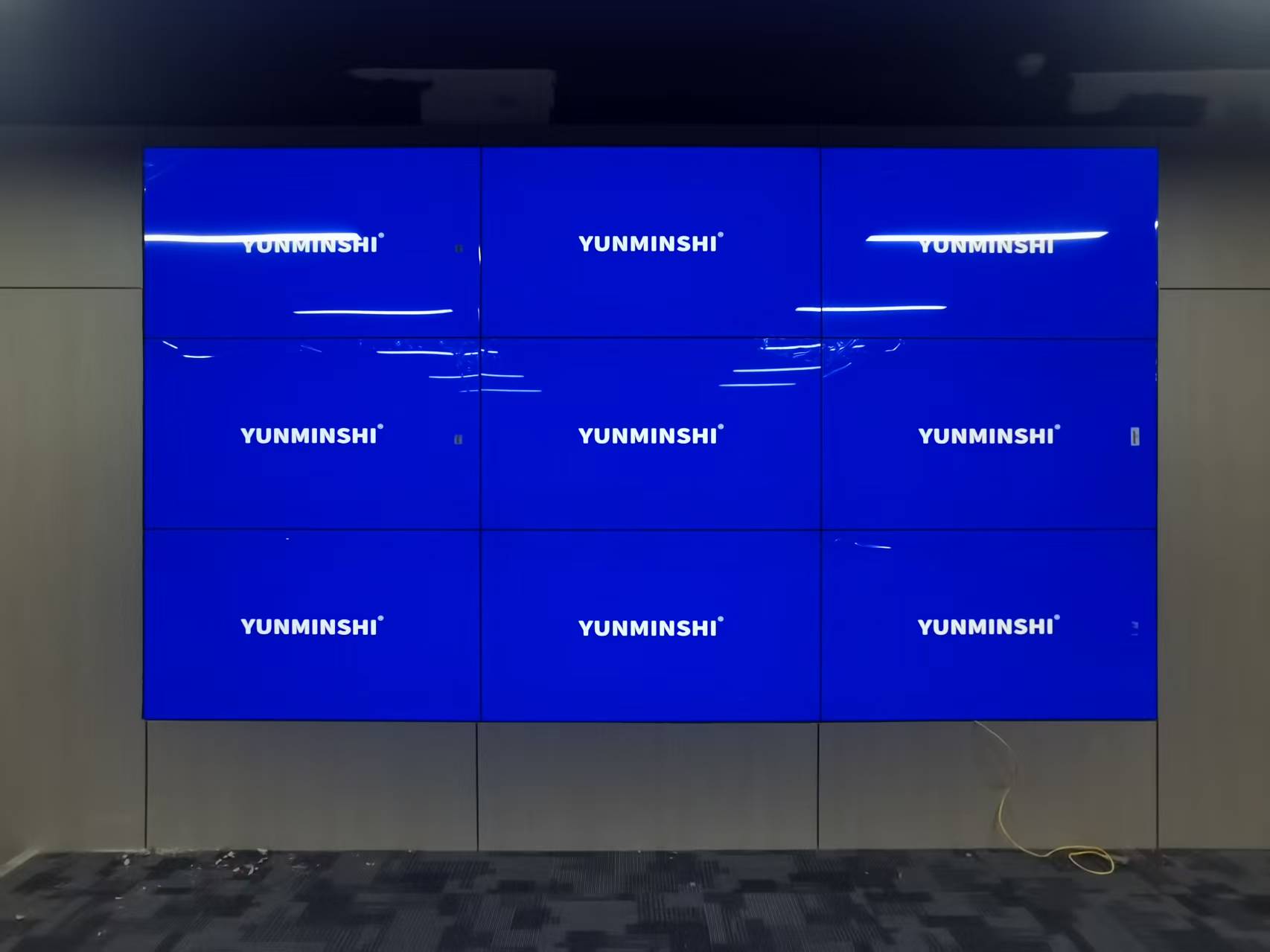 威海某证券公司55寸3.5mm9台安装完工